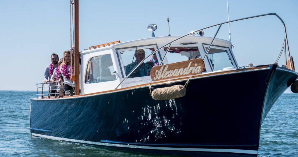 #ashscattering #classicwoodboat #boatrental #boatcharter